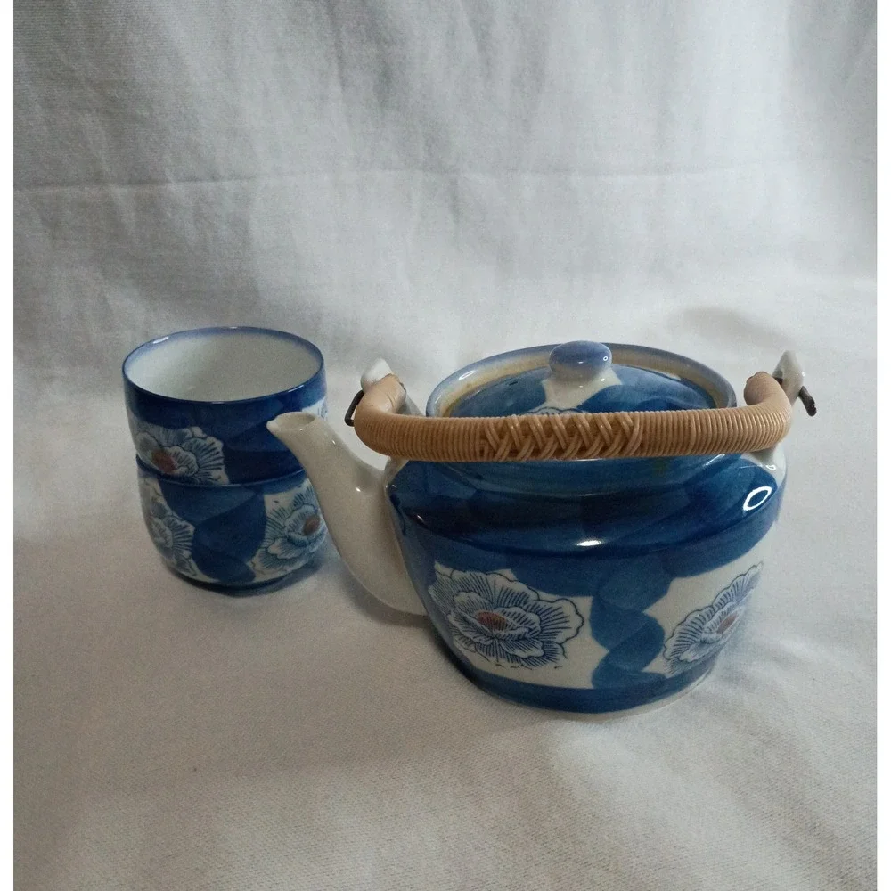 Japanese Blue & White Floral Ceramic Teapot Set Overhead Wicker Handle 2 Cups